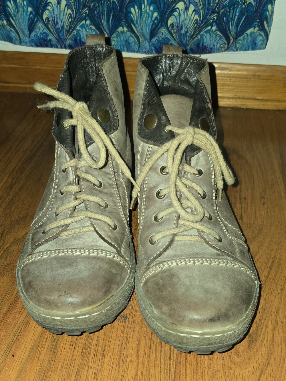 Women’s Lace-Up Brown Leather Boots
